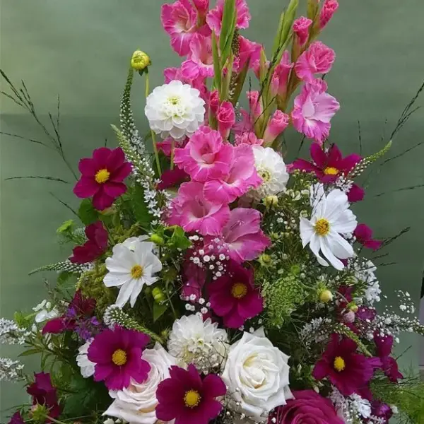 Trauergesteck von Schönes aus Blumen