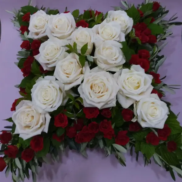 Trauergesteck von Schönes aus Blumen