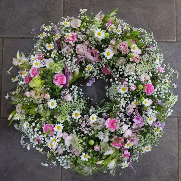 Trauergesteck von Schönes aus Blumen