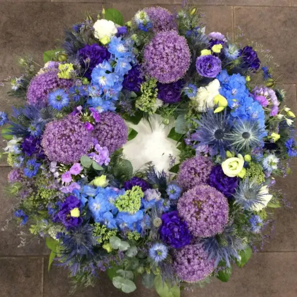Trauergesteck von Schönes aus Blumen